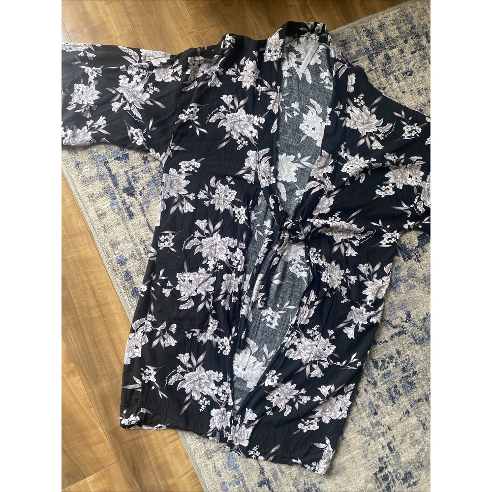 Spiritual Gangster Floral Kimono Womens Size OS Black White Robe Sleepwear